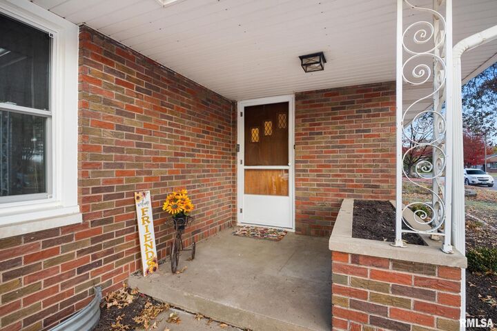 Property Photo: 302 W 4th Street IL 61755