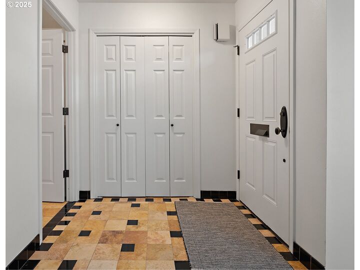 Property Photo: 417 Harris Ln OR 97045