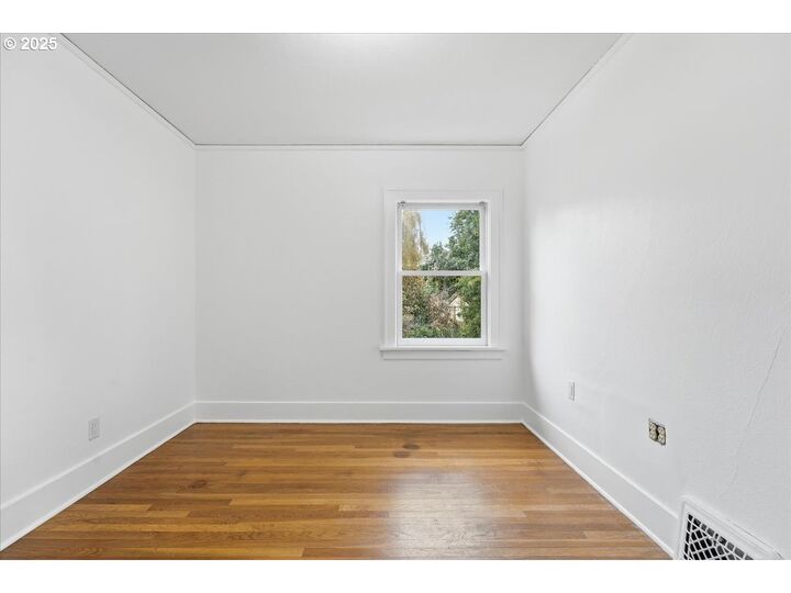 Property Photo:  4005 SE Boise St  OR 97202 