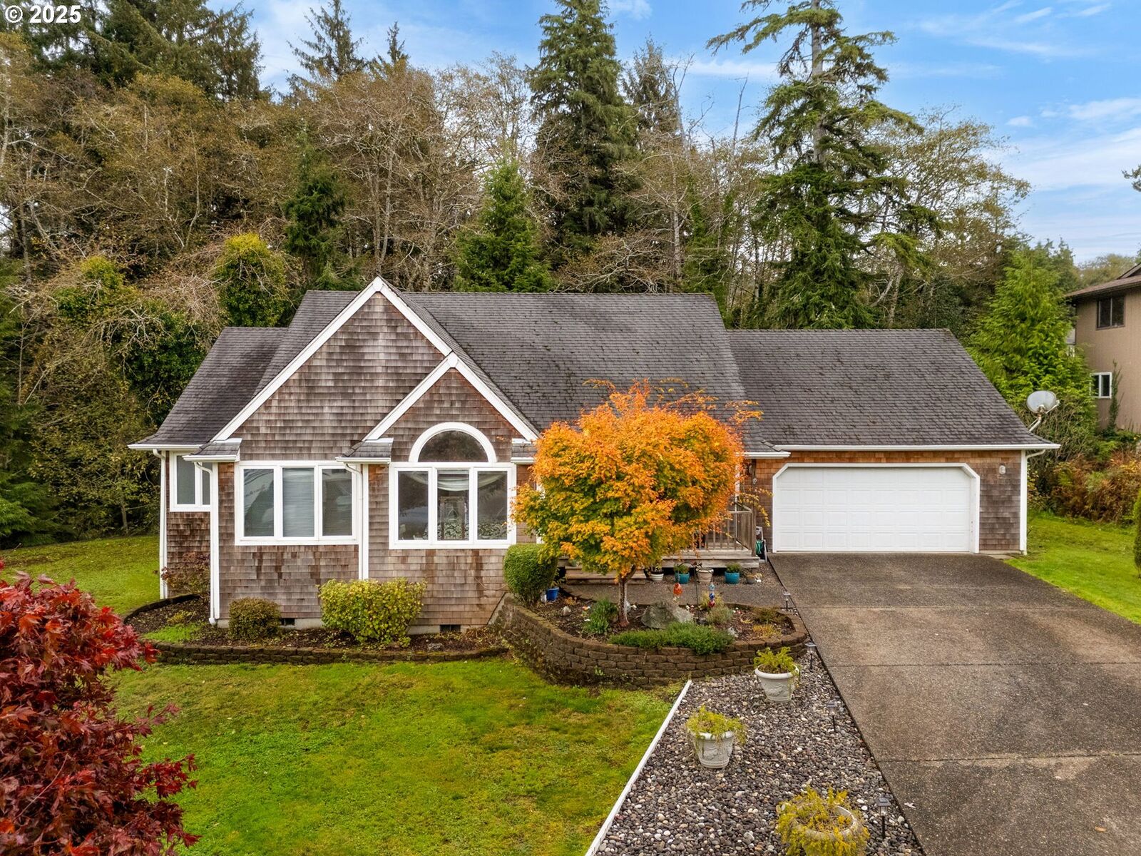 Property Photo:  1295 Jeffrey Dr  OR 97138 