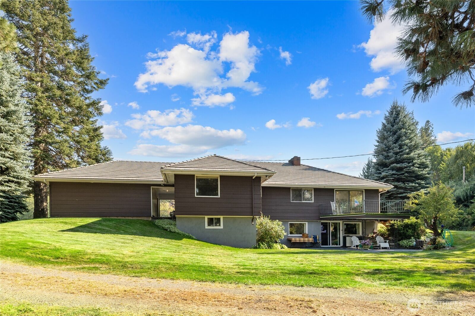 Property Photo: 911 Westside Road WA 98922