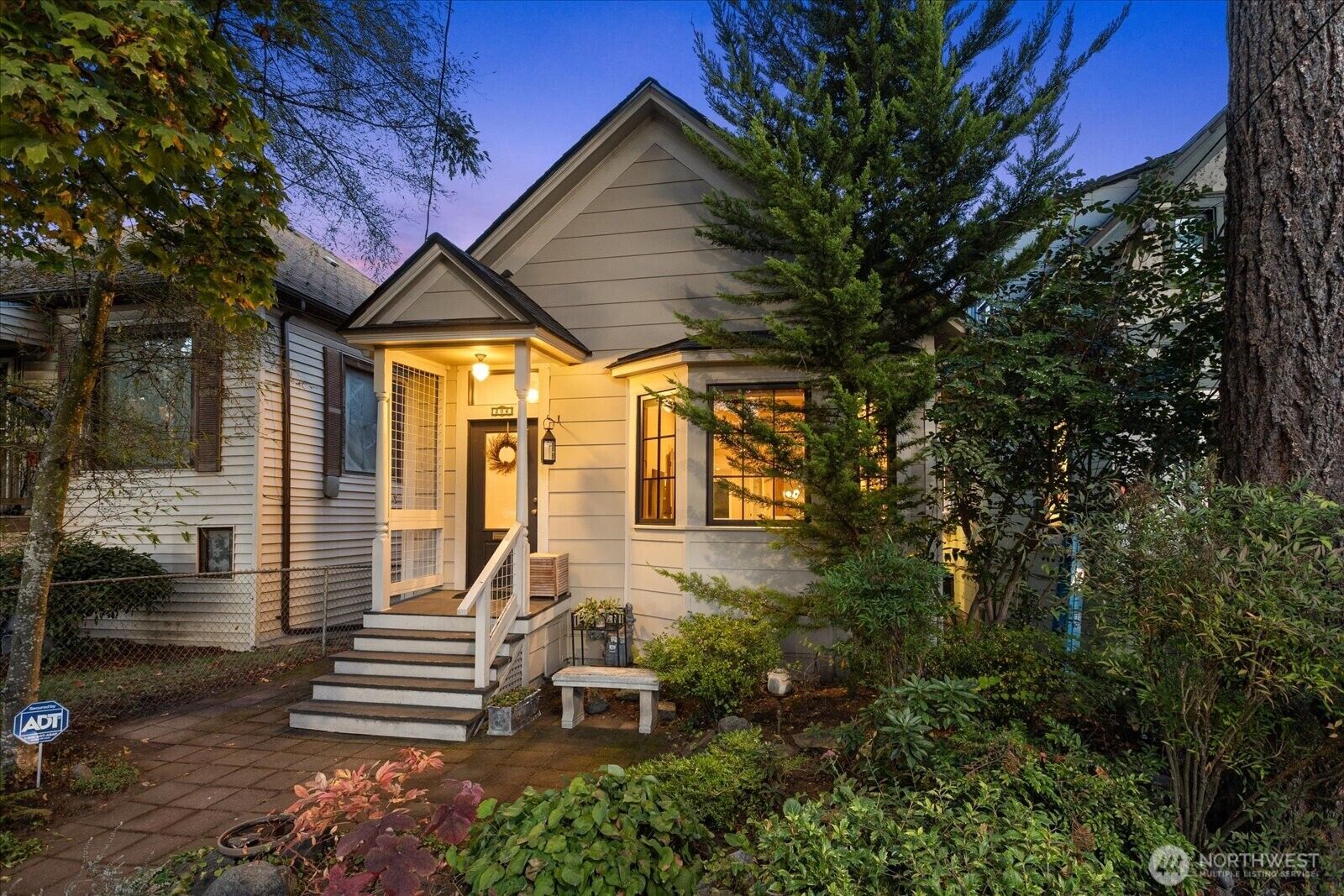 Property Photo:  206  25th Avenue S  WA 98144 