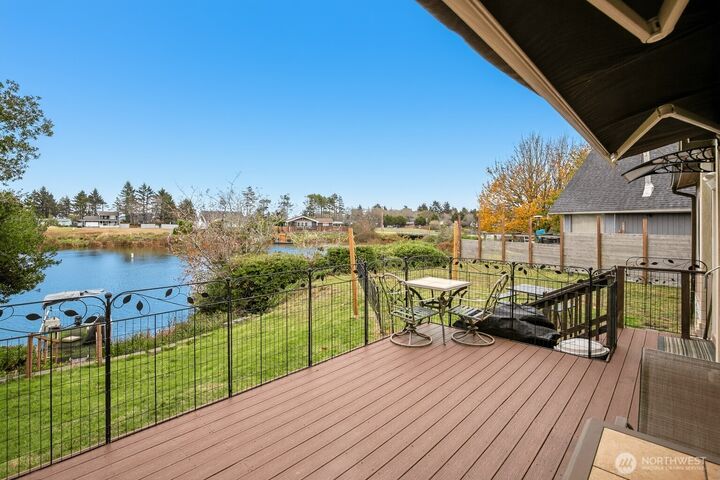 Property Photo:  510  Sunset Avenue NE  WA 98569 