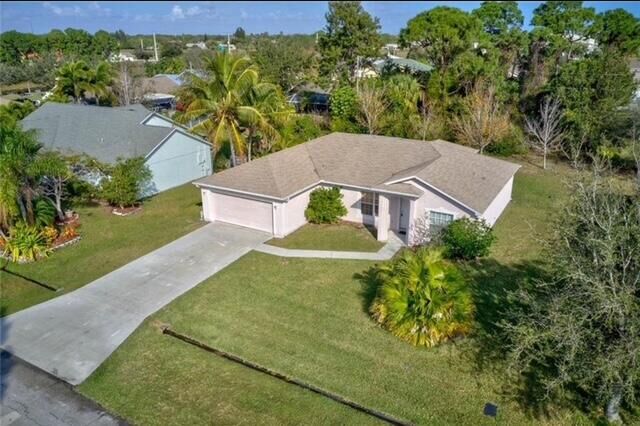 Property Photo:  2421 SE Gilbert Avenue  FL 34952 