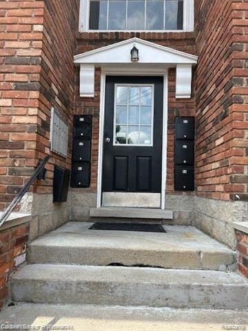 31831 Grand River Avenue  Farmington MI 48336 photo