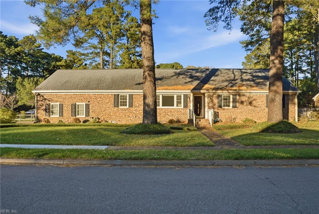 Property Photo: 417 Pines Of Warrick Dr VA 23322