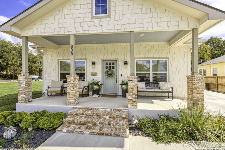 Property Photo: 835 Cross Street TX 78130