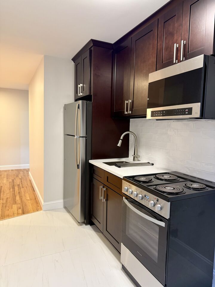 Property Photo:  105 Cleveland Avenue C3  CT 06606 
