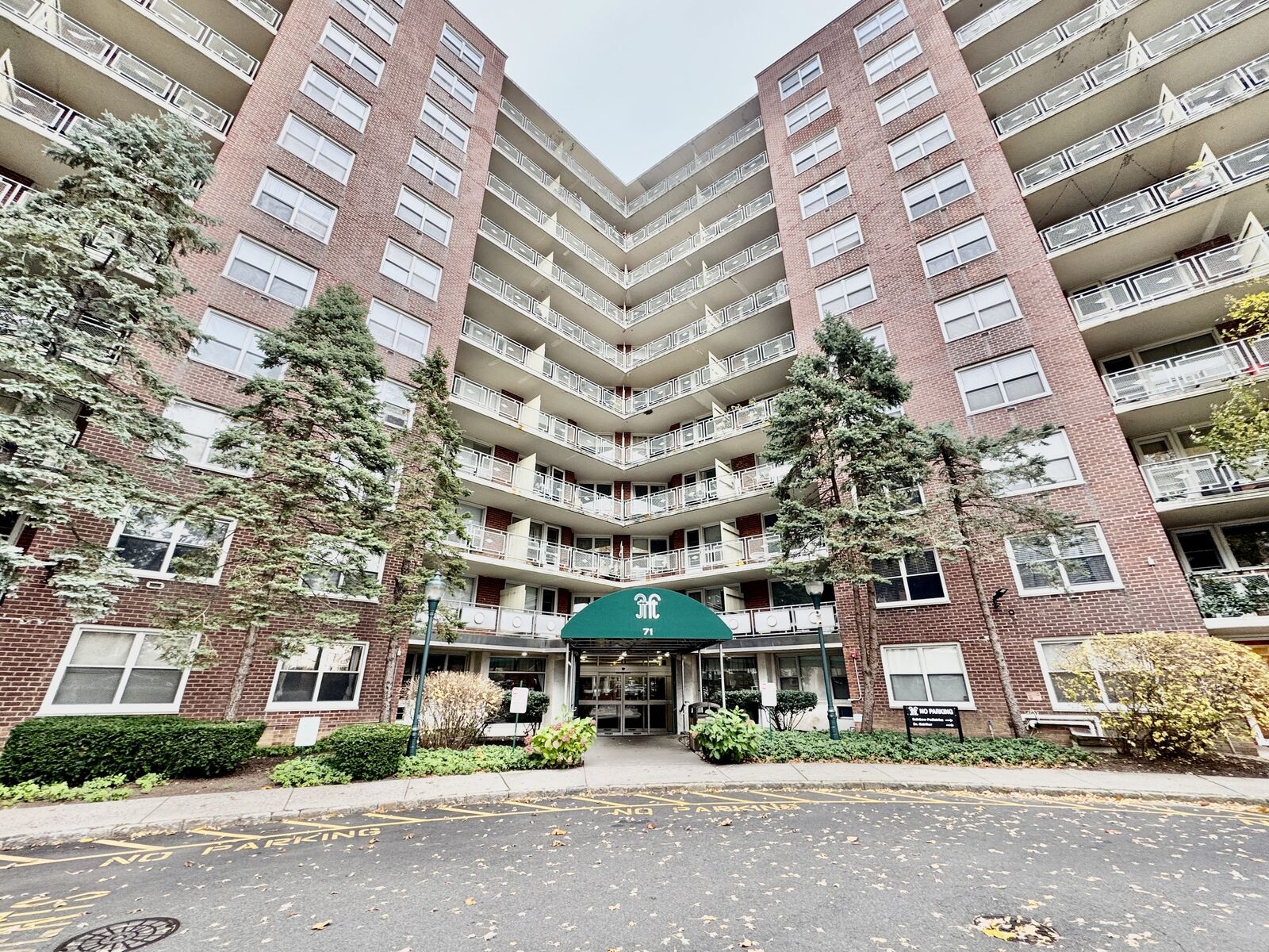 Property Photo:  71 Strawberry Hill Avenue Apt 421  CT 06902 