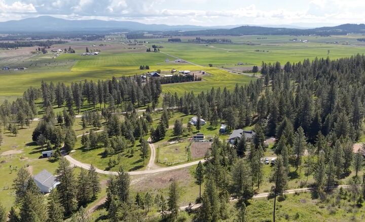 Property Photo: 5418 S Wallbridge Rd 5418 B S Wallbridge Rd WA 99006