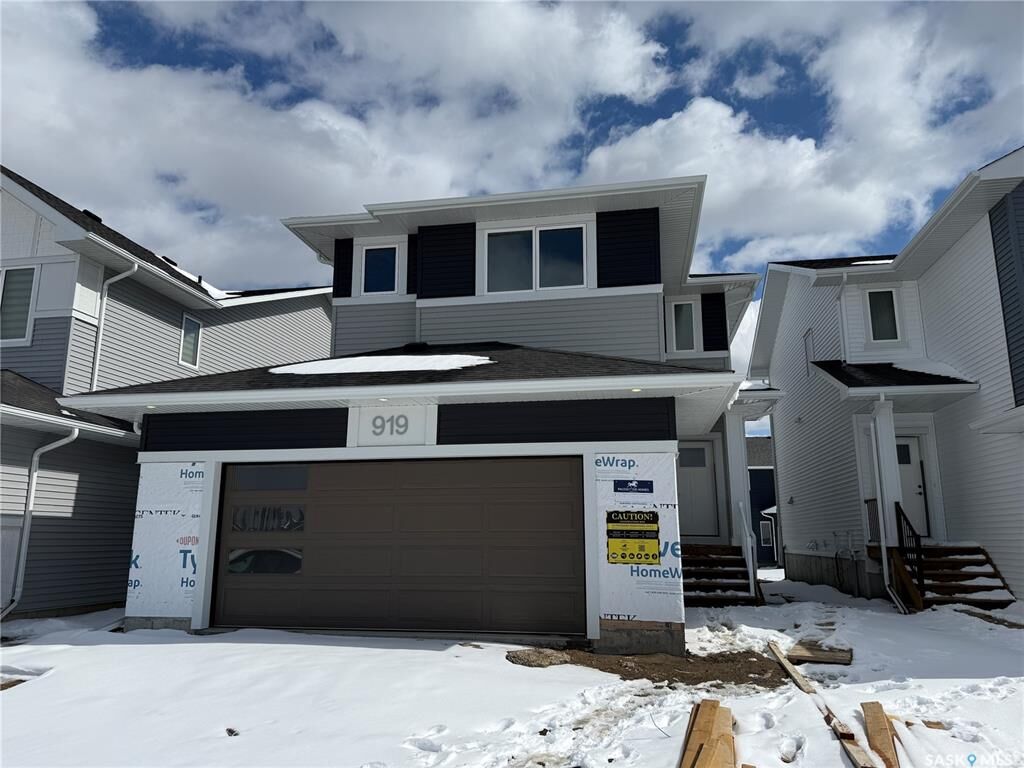 Property Photo:  919 Traeger Manor  SK S7V 1V8 