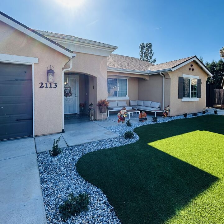 Property Photo: 2113 E Delta Court CA 93292