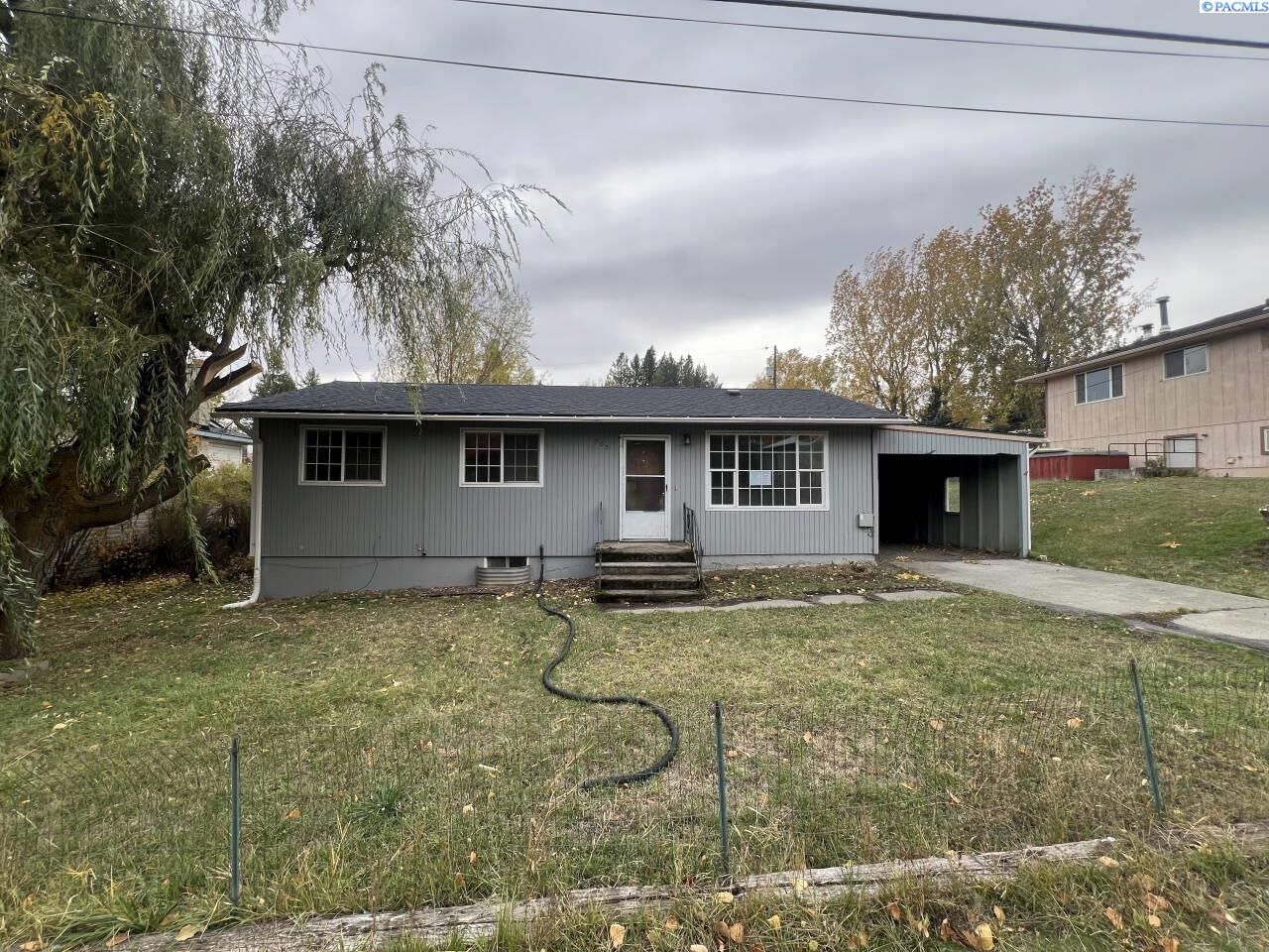 Property Photo:  905 W Adams Street  WA 99130 