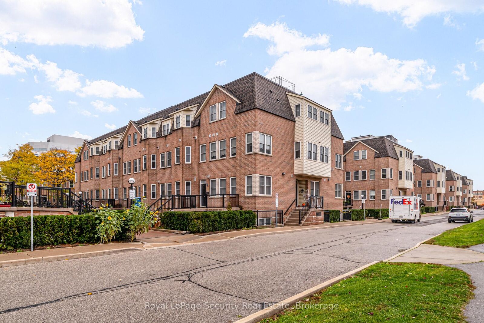 Property Photo: 760 Lawrence Avenue W 137 ON M6A 3E7