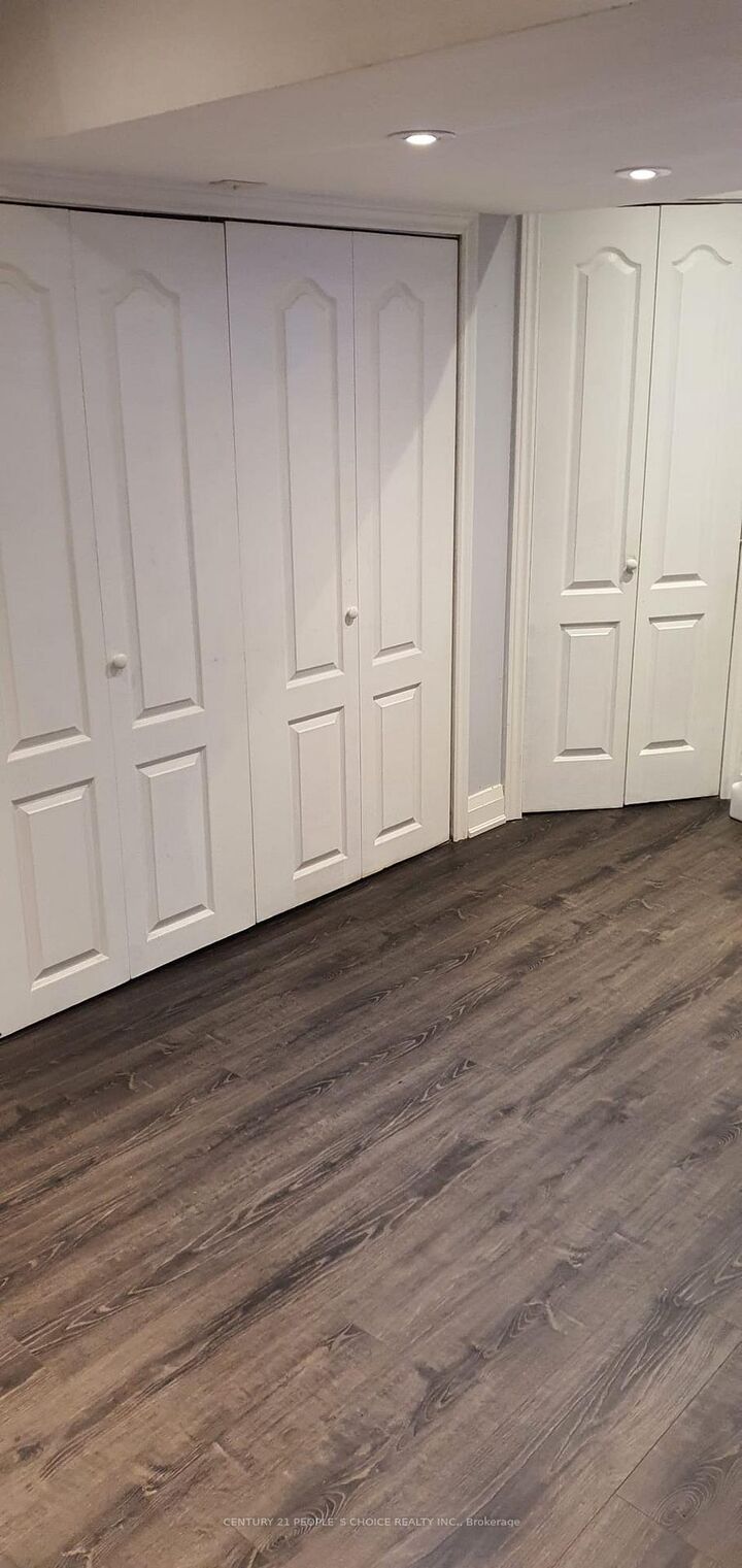 Photo de la propriété: 3210 Carabella Way Bsmt ON L5M 6S6