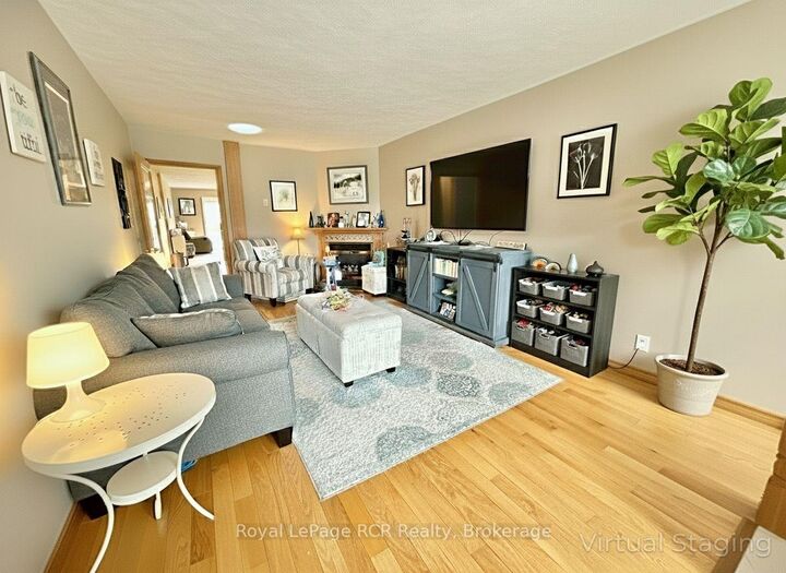 Property Photo:  872 9th A East Avenue  ON N4K 6Y6 