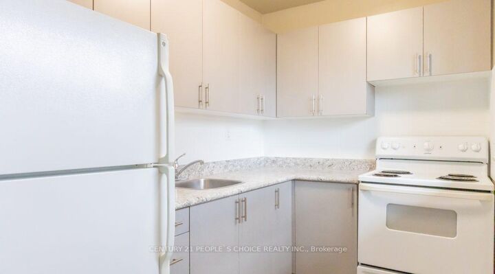 Property Photo:  1061 Seneca Avenue 205  ON L5G 3X7 