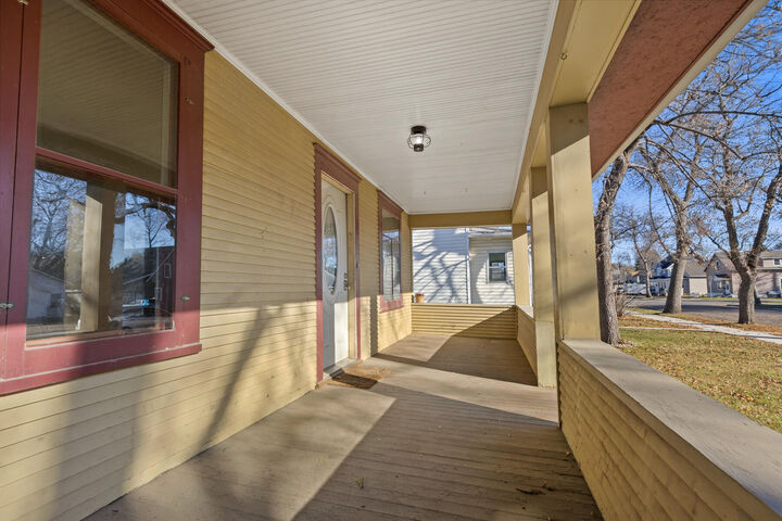 Property Photo:  310 SW 9th Ave  SD 57401 