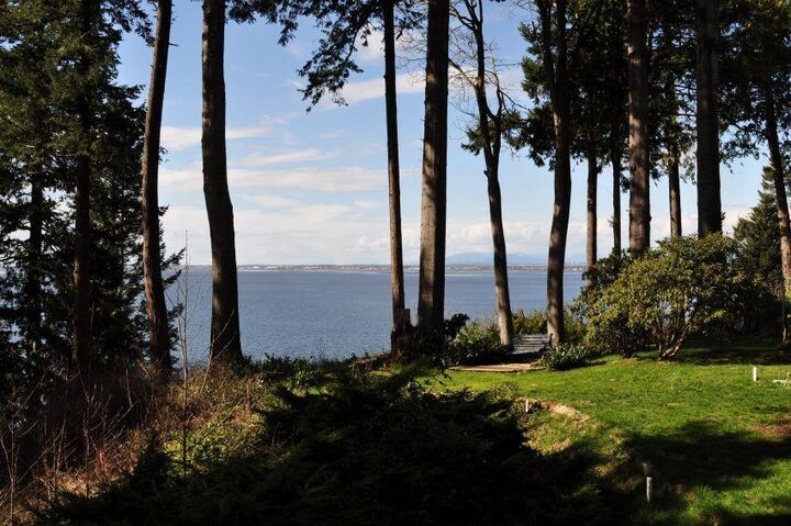 Property Photo: 1523 126A Street BC V4A 1K1