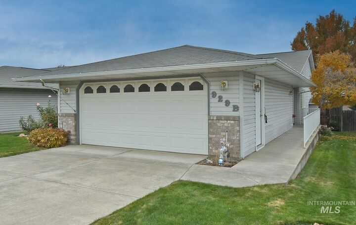Property Photo:  929 Cypress Court #B  ID 83501 