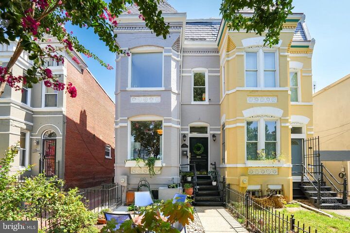 Property Photo:  707 12th Street NE  DC 20002 