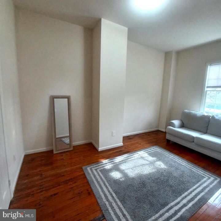 Property Photo: 301 N West Street 1 VA 22314