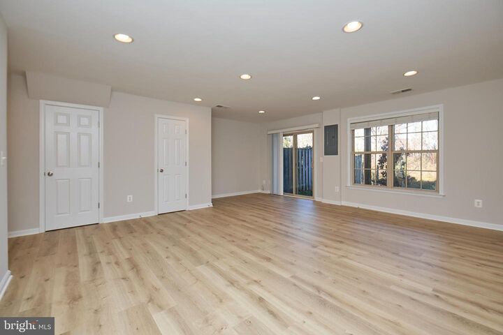 Property Photo: 42612 Galbraith Square VA 20148