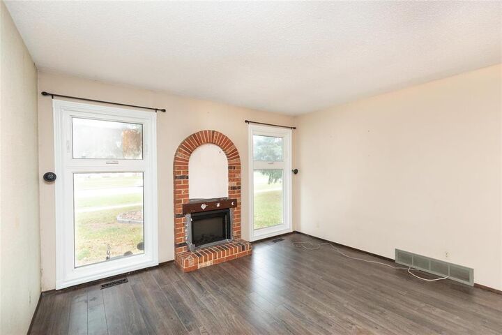 Property Photo:  1575 Rothesay Street  MB R2G 2H5 