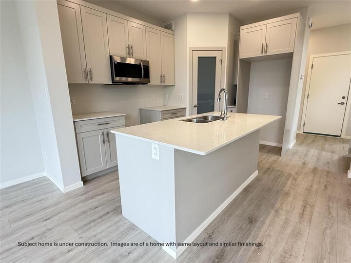 Property Photo: 63 Harvest Lane MB R5A 0B3