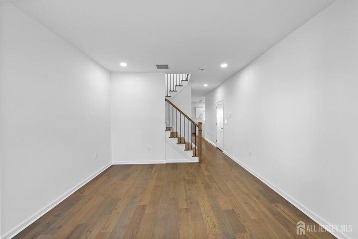 Property Photo: 410 Morris Place NJ 07203