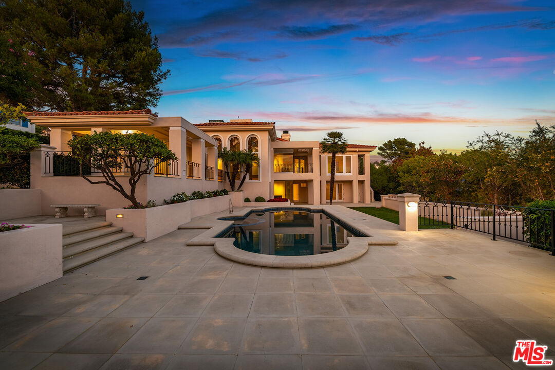 Property Photo: 1136 Calle Vista Dr CA 90210