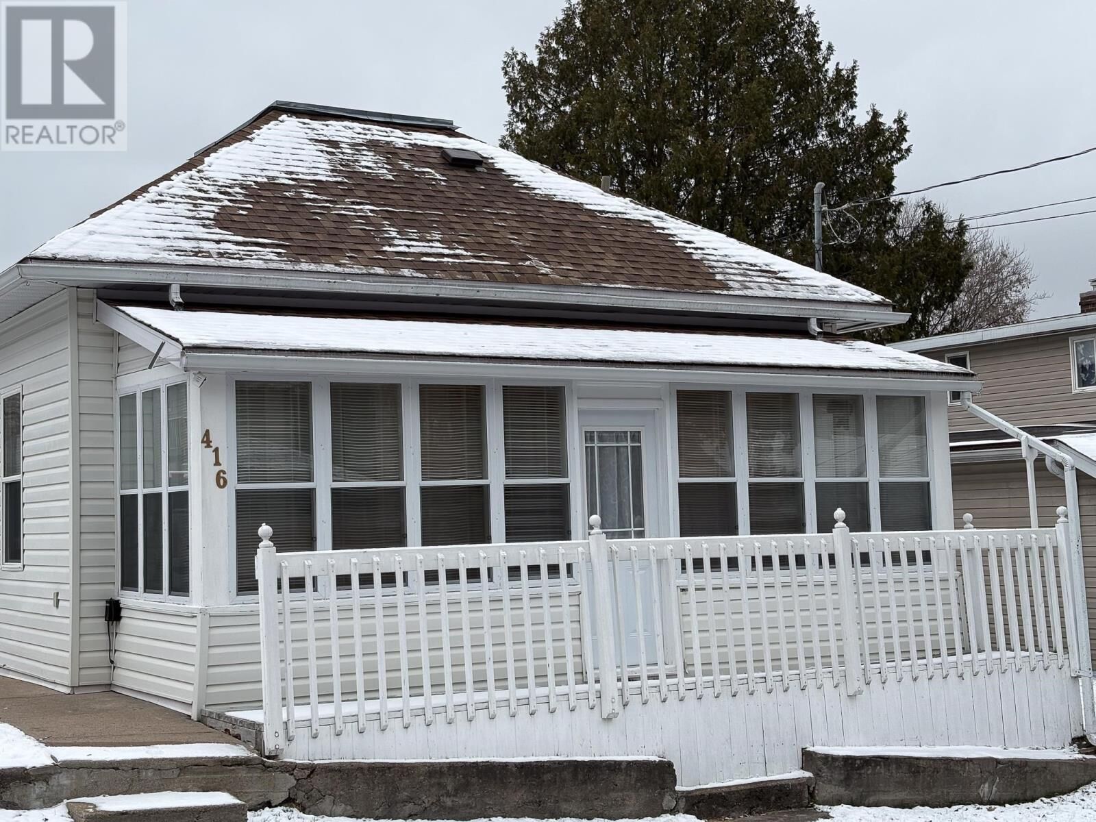 Property Photo:  416 Bay St  ON P0X 1C0 