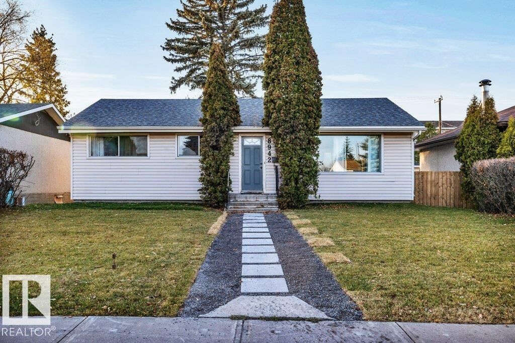 Property Photo:  8942 155 Street NW  AB T5R 1W4 