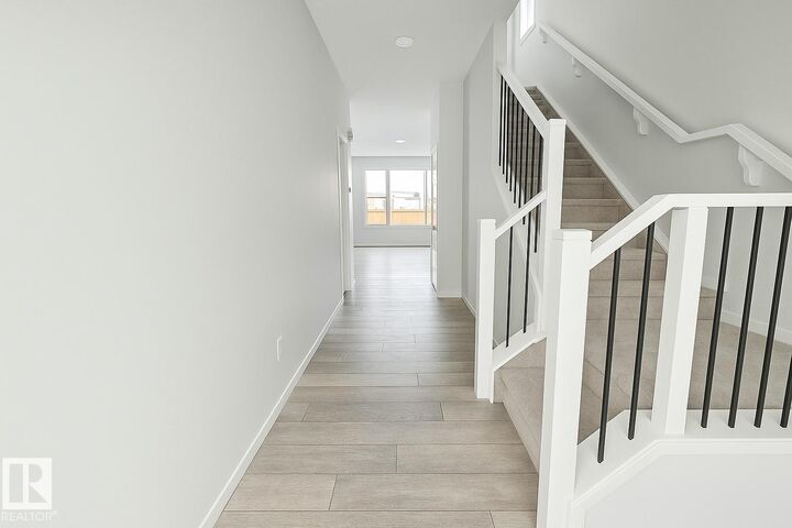 Photo de la propriété:  20418 16A Avenue NW  AB T6W 1R7 