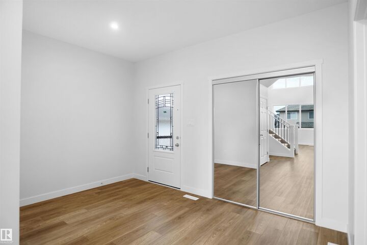 Property Photo:  114 Sunland Way  AB T8H 2X7 