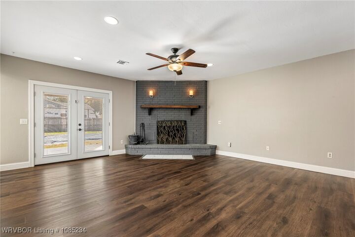 Property Photo:  1408 W Callahan Drive  AR 72758 