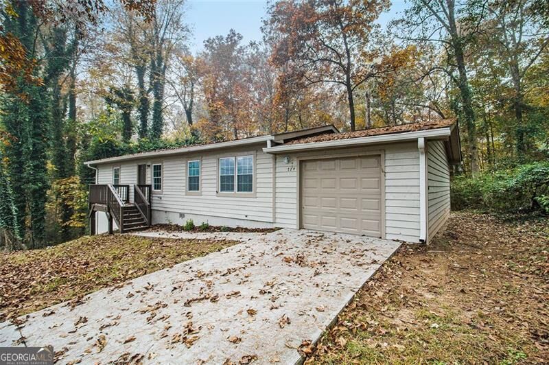 Property Photo:  721 The Trace  GA 30058 