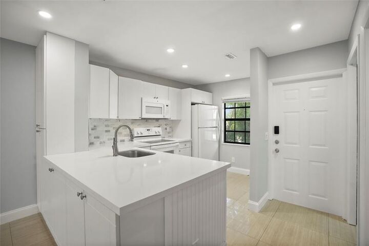 Property Photo:  510 NW 103rd Ter 510  FL 33026 