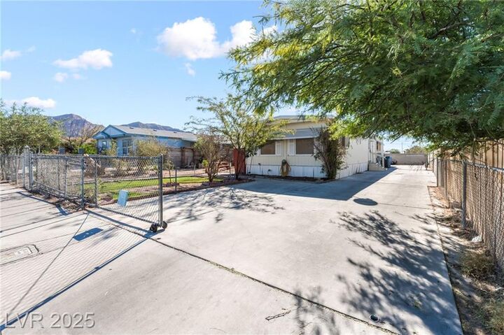 6041 Rocky Mountain Avenue  Las Vegas NV 89156 photo