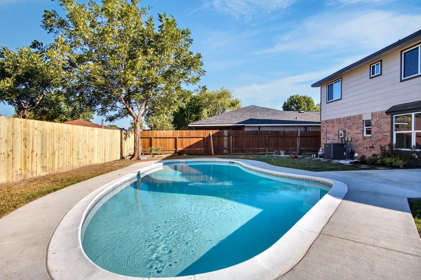 Property Photo: 7511 Weatherhill Lane TX 77041