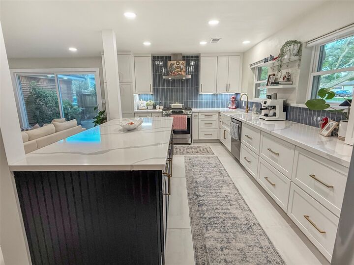 Property Photo: 202 Pine Street TX 77566