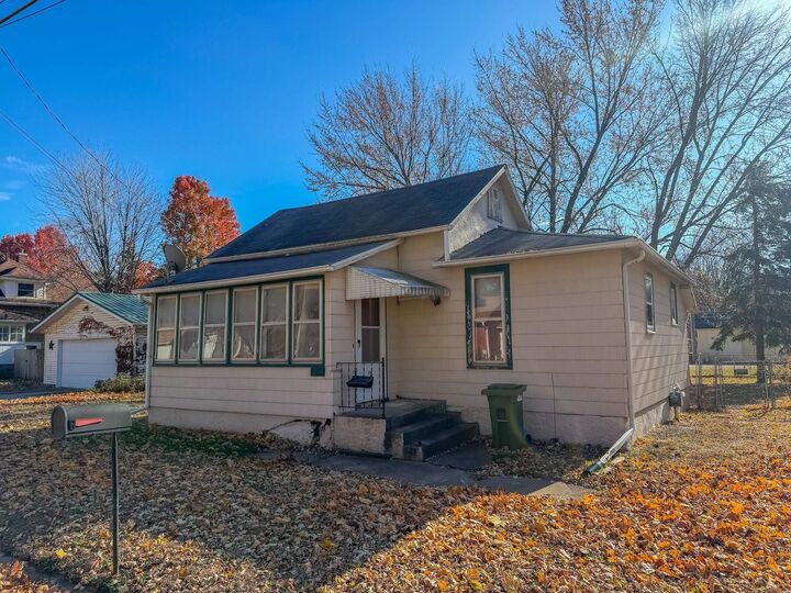 319 NW 6th Avenue  Waverly IA 50677 photo