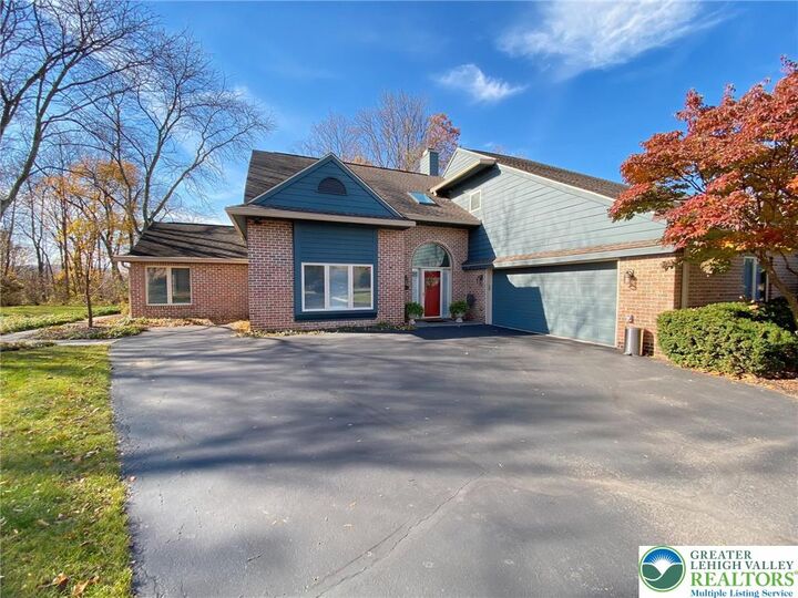 2980 Sheffield Drive  Emmaus Borough PA 18049 photo