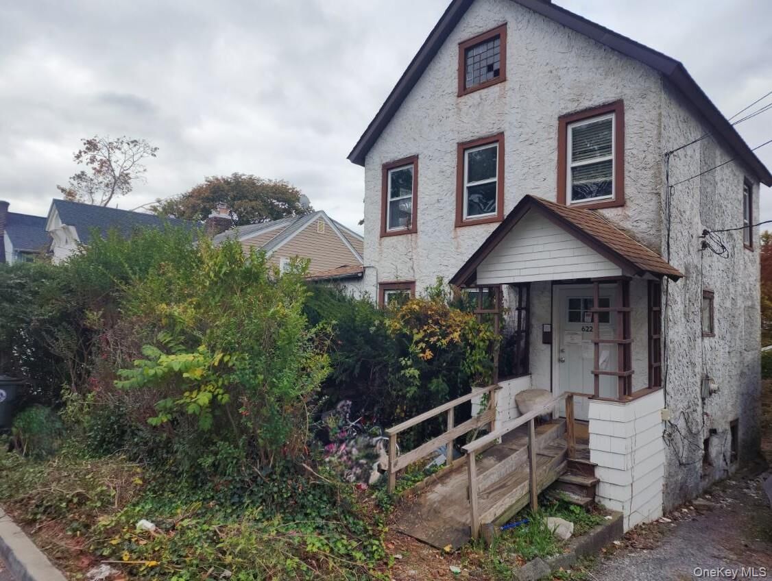 Property Photo:  622 2nd Street  NY 10543 