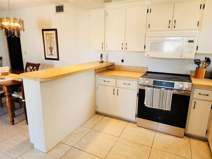 Property Photo:  5400 34th Street W I-9  FL 34210 