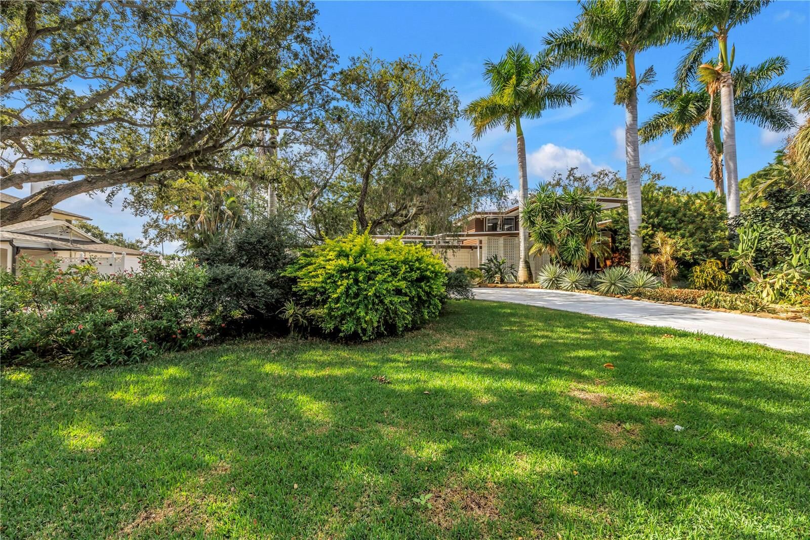 Property Photo: 3130 Walnut Street NE FL 33704