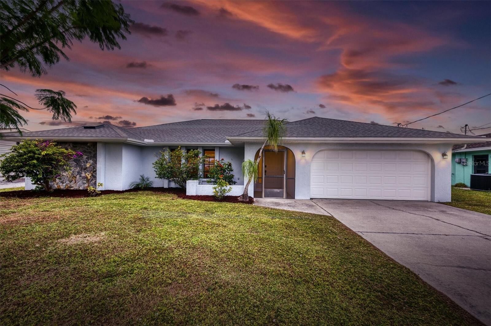 Property Photo: 12314 Kneeland Terrace FL 33981