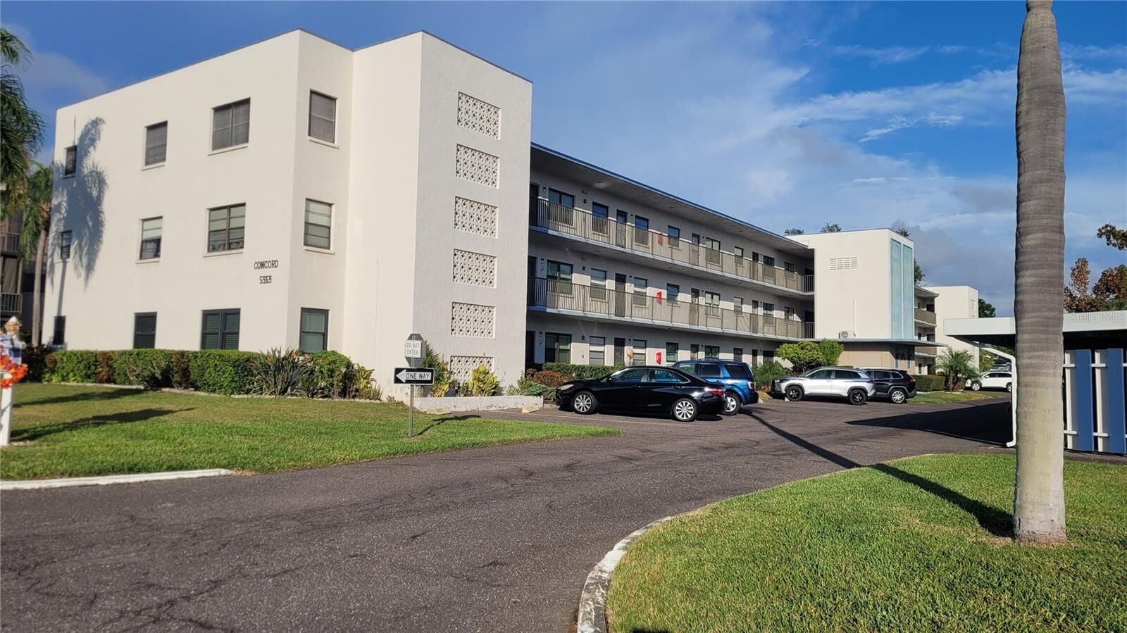 Property Photo:  5969 Terrace Park Drive N 305  FL 33709 