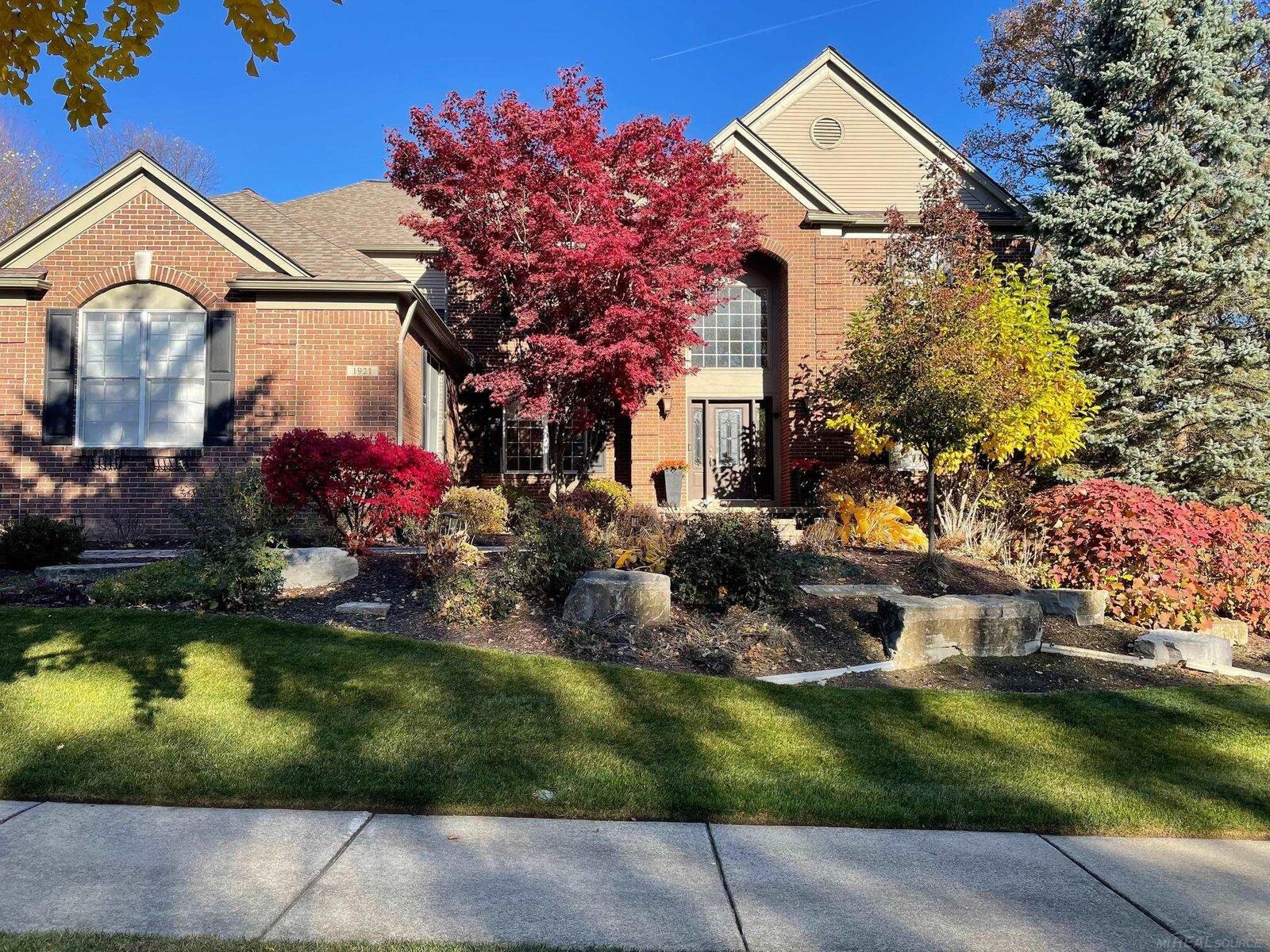 Property Photo: 1921 Catlin Drive MI 48306-4594