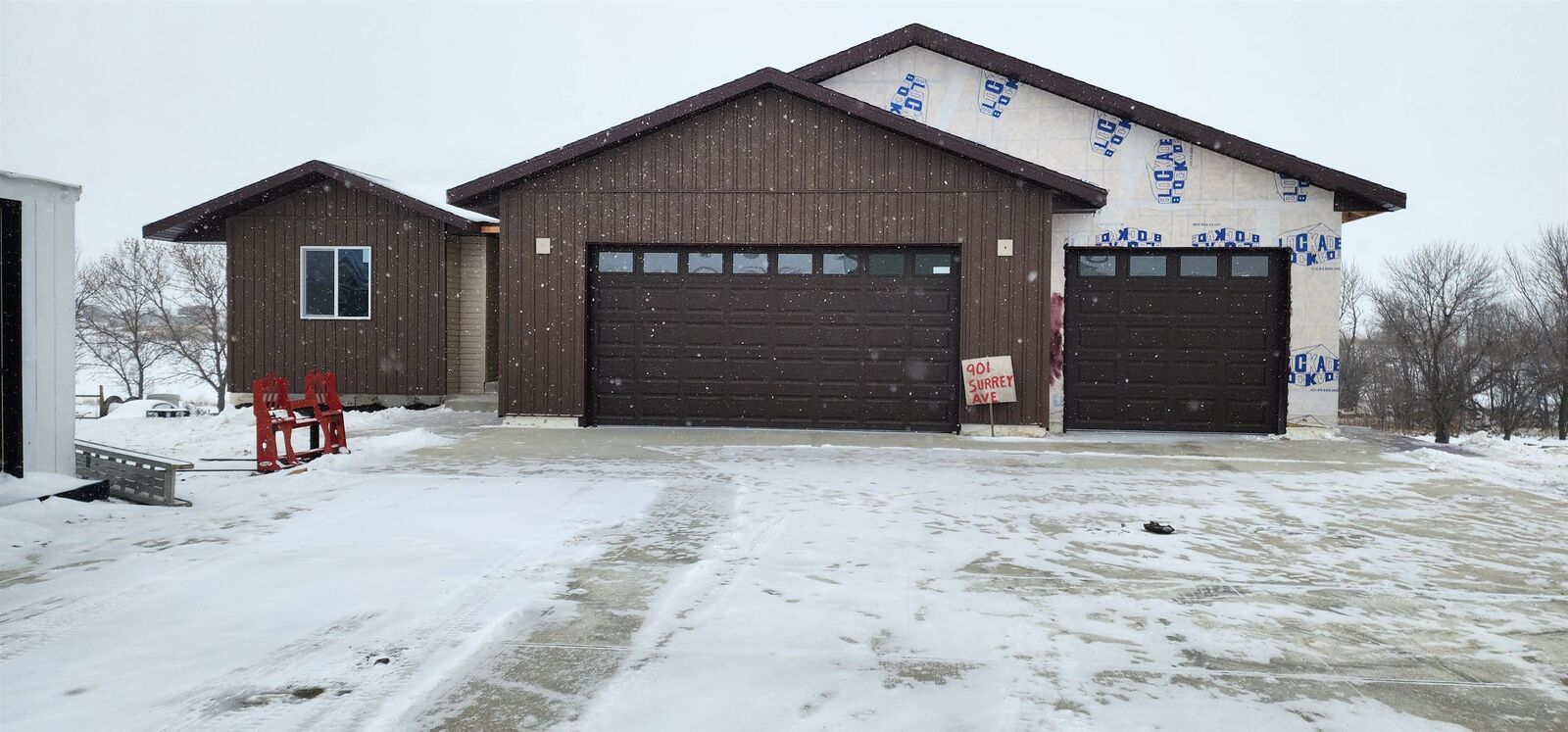 Property Photo: 901 Surrey Ave ND 58785